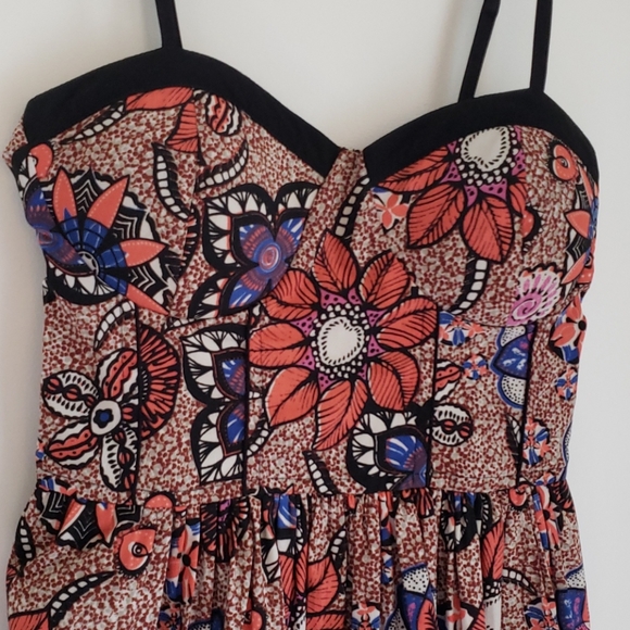 Dress w/pockets - Picture 2 of 8